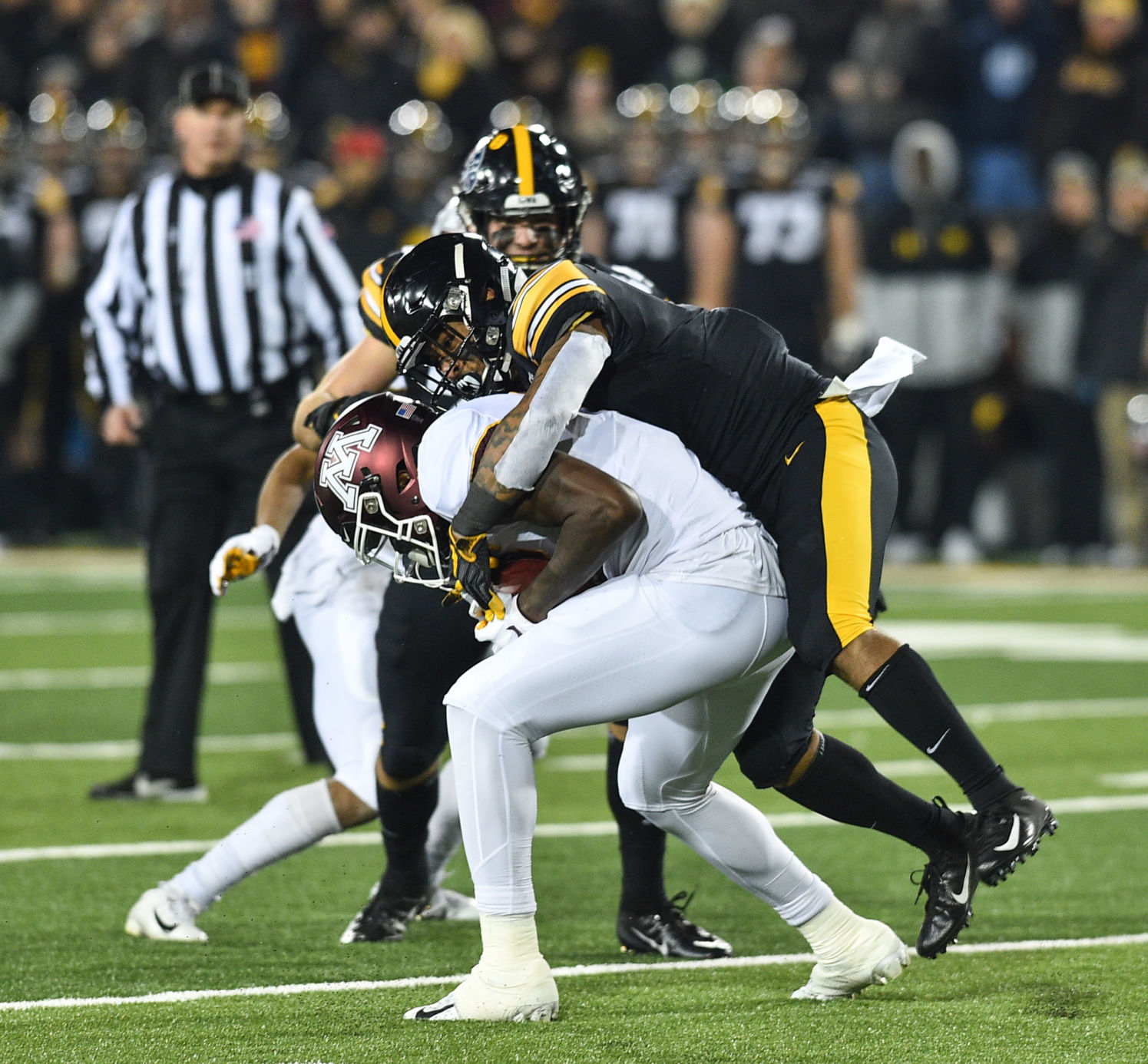 111619-qct-spt-iowa-minn-foot-145a.jpg